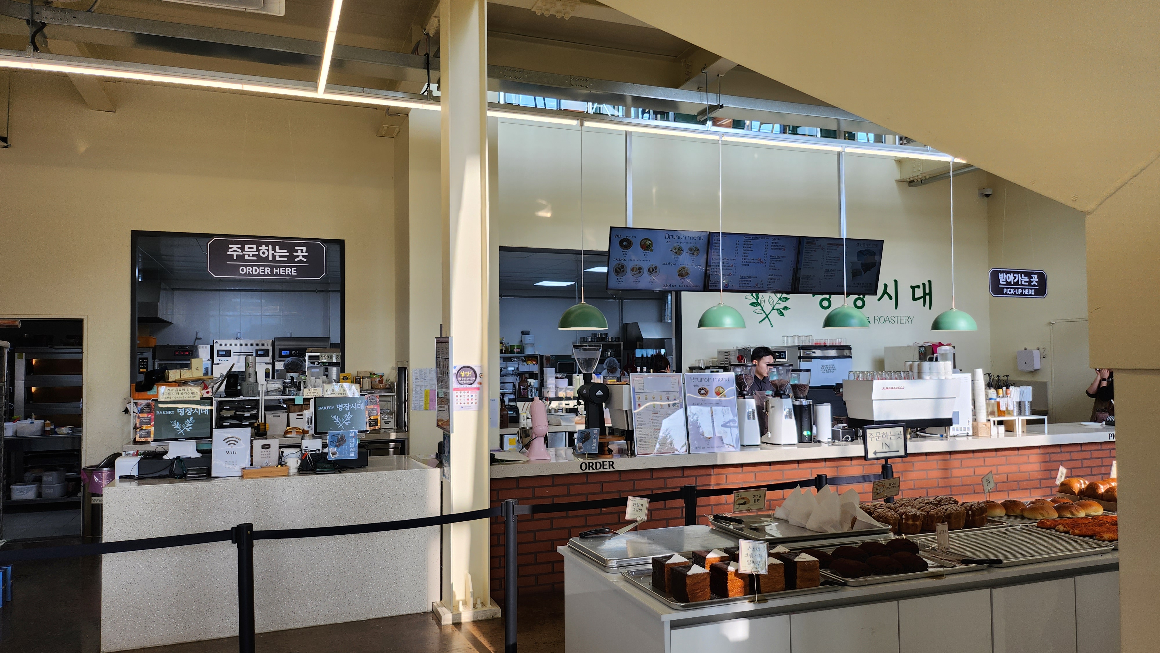 명장시대 빵 진열대