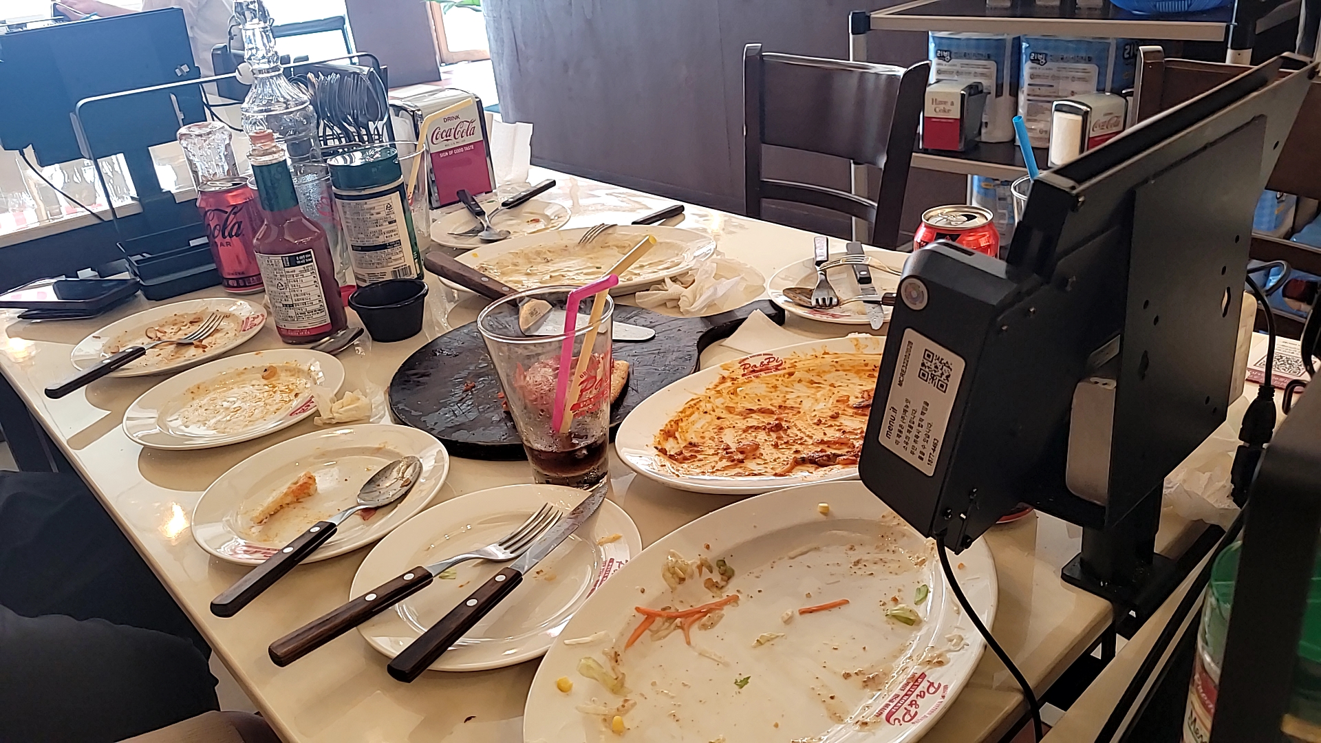 주문음식이 너무맛있어서 다먹고난 상태의 테이블 모습