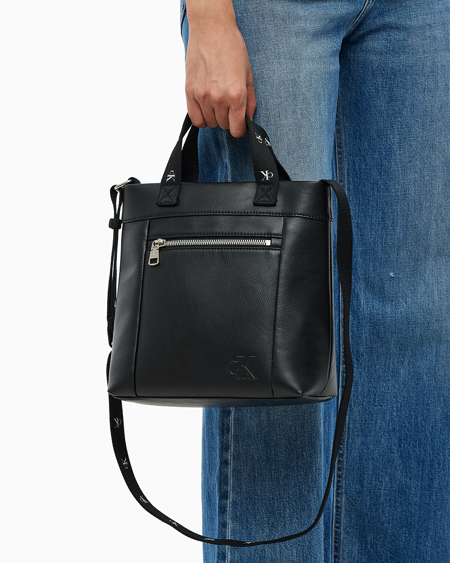 トートバッグ   Female Black CKJ Ultra Light Tote Bag DH3490 00 캘빈클라인 진]여 블랙 CKJ 울트라 라이트 토트백 DH3490 001