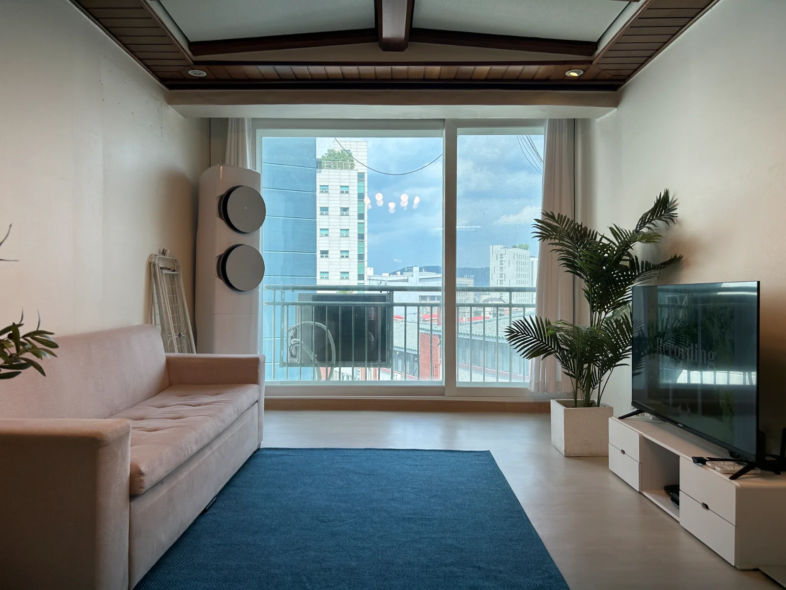 Low-Rise Apartment in Dongdaemun, Seoul — 66m², sleeps 4, 1 bath