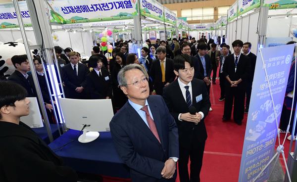 대구 영진전문대 AI융합기계 컴퓨터정보계열 무인항공드론과 등 성과 전시 발표 호평