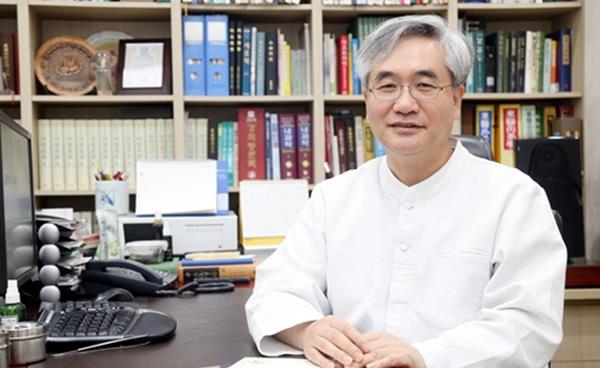 “아이 비염, 코만 보지 말고 몸 전체를 살펴야”