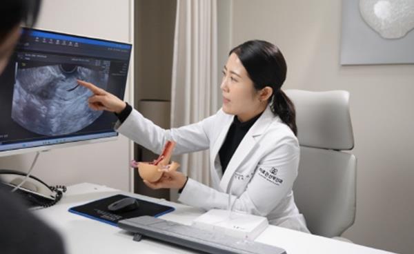 갱년기 vs. 사춘기 대격돌! 신체적·감정적 변화, 원인은 호르몬 영향 때문