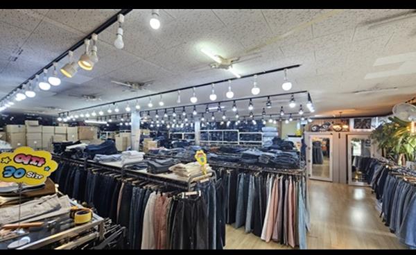여성·남성·빅사이즈까지 창고형 청바지 할인매장 ‘쪼리청바지 파주본점’