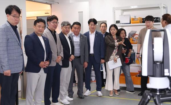 구미시의회 산업건설위원회, 구미GERI 이차전지 로봇 Agile 회사 제조지원센터 추진 현황 청취