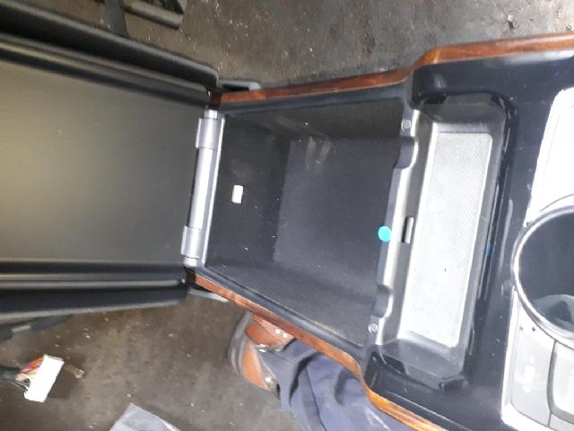 지파츠 자동차 중고부품 콘솔박스