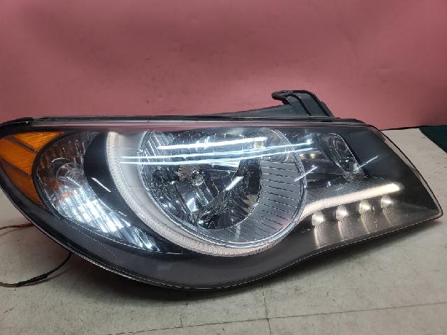 Head Lamp (right)  Hyundai Avante Hybrid