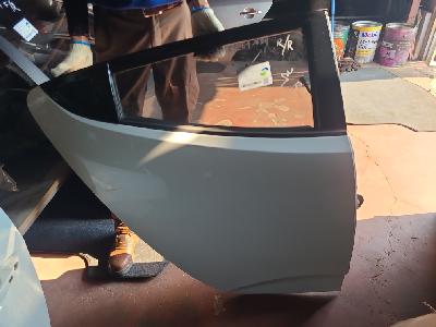 지파츠 자동차 중고부품  리어도어,뒷문짝