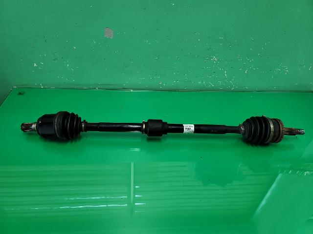 Front Wheel Drive (right)  Hyundai Grandeur HG