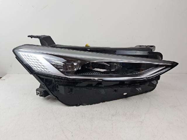 Head Lamp (right)  Kia K5