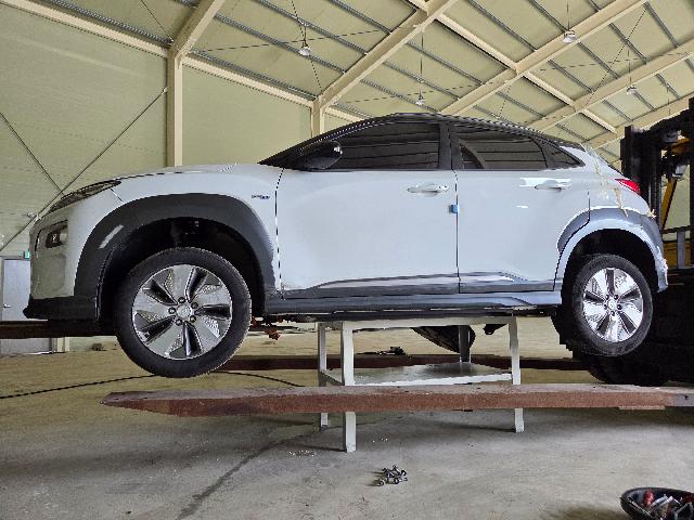 Hyundai Kona Electric Premium Salvage Car (Car Kit)