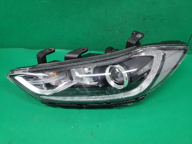 Head Lamp (left)  Hyundai Avante AD
