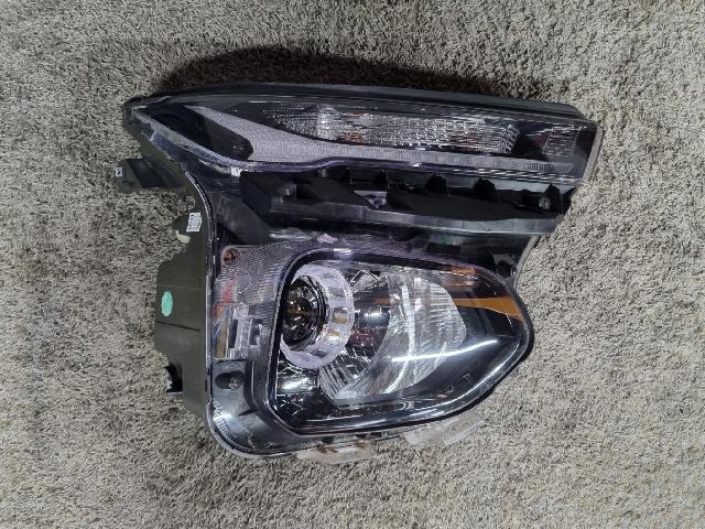 Head Lamp (right)  Chevrolet/GM Daewoo TrailBlazer