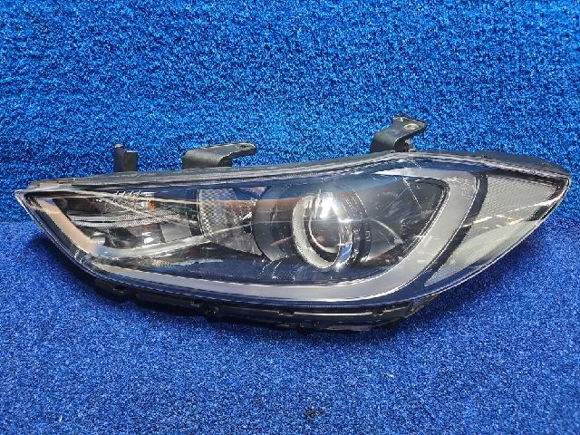 Head Lamp (left)  Hyundai Avante AD