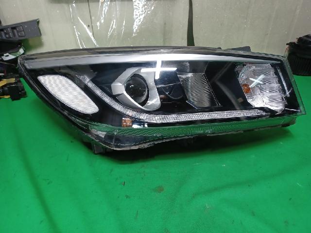Head Lamp (right)  Kia TheNewCarnival