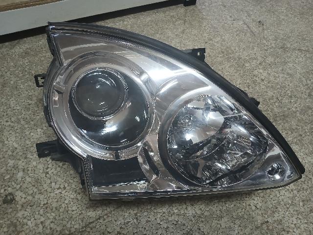 Head Lamp (right)  Hyundai Terracan