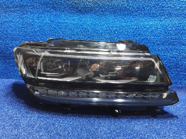 Head Lamp (right)  Volkswagen(Volkwagen) 2.0 TDI AllSpace