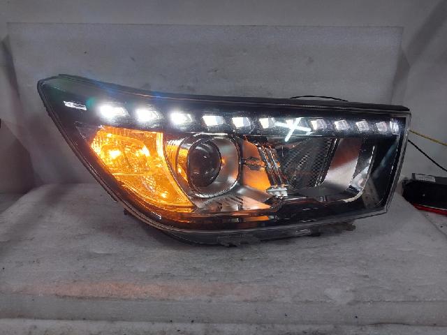 Фара передняя (правая)  KG(SsangYong) Tivoli Air