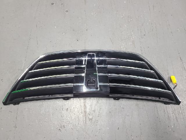 Решетка радиатора  Hyundai Genesis