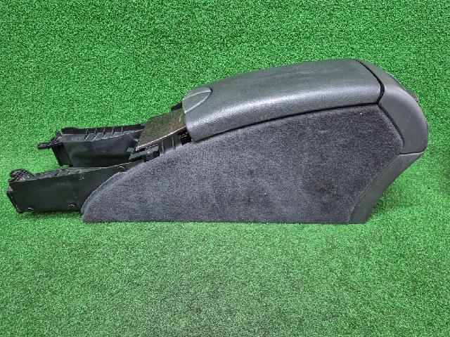 Console Box  Mercedes Benz(Mercedes Benz) E200