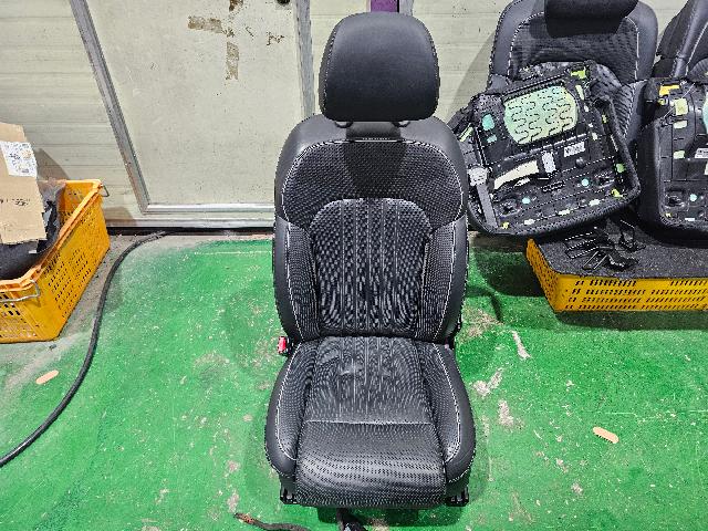 Seats  Genesis Genesis EQ900