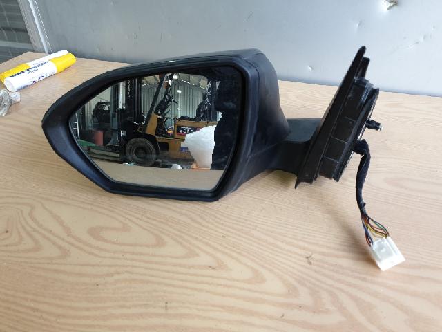 Боковое зеркало (левое)  Hyundai Tucson NX4