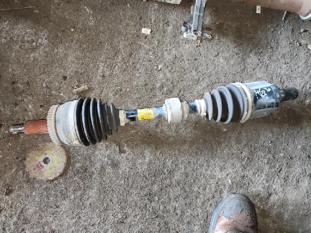 Front Wheel Drive (left)  Hyundai Grandeur HG