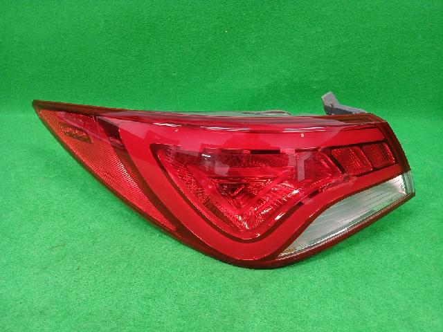 Rear Tail Lamp (left)  Hyundai YF Sonata The Brilliant