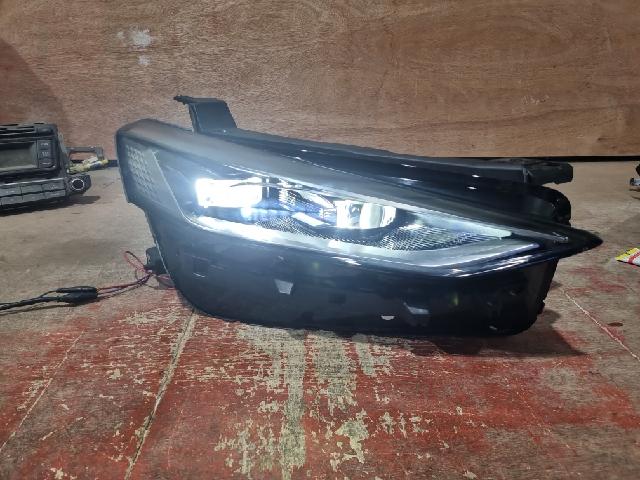 Head Lamp (right)  Kia K8