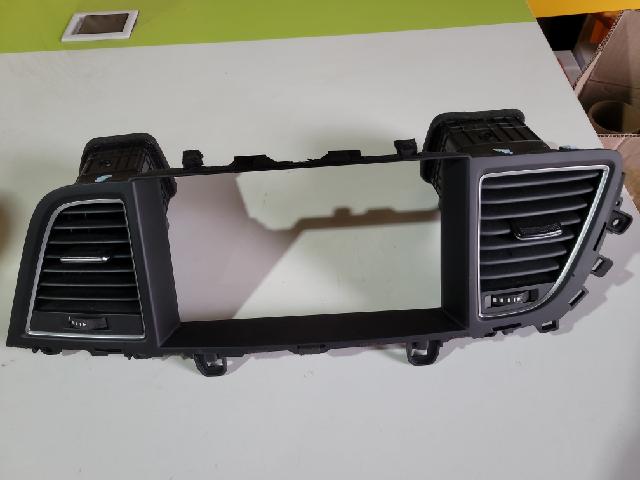 Vent  Genesis Genesis G80