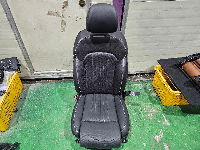 Seats  Genesis Genesis EQ900