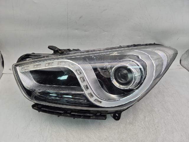 Head Lamp (left)  Hyundai i40