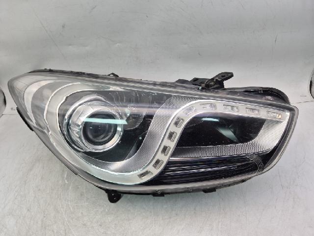 Head Lamp (right)  Hyundai i40