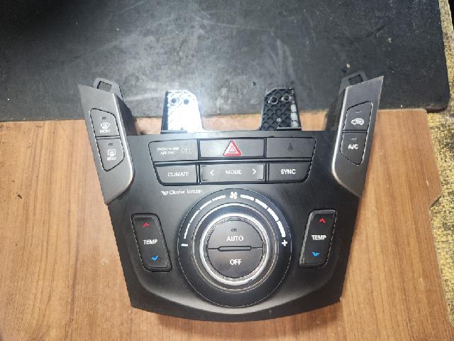 Climate Control Unit  Hyundai Santa Fe The Prime