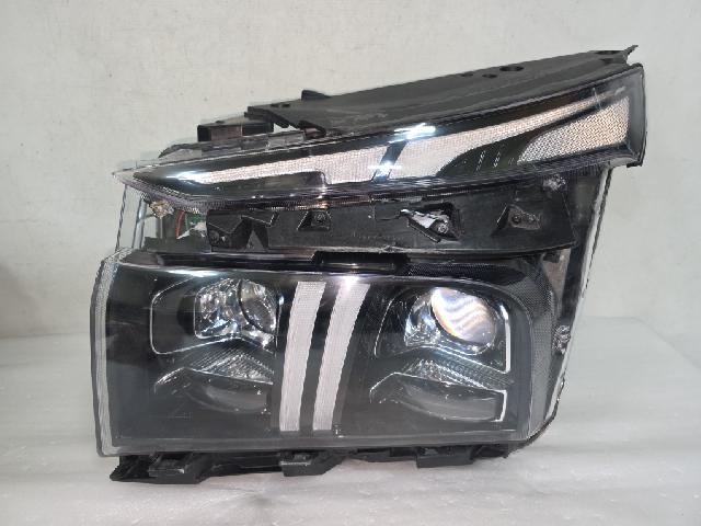 Head Lamp (left)  Hyundai The New Santa Fe