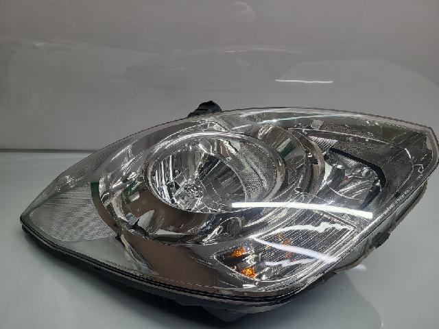 Head Lamp (right)  Hyundai Grand Starex