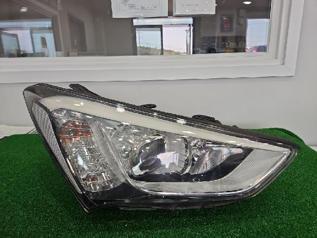 Head Lamp (right)  Hyundai Santa Fe DM