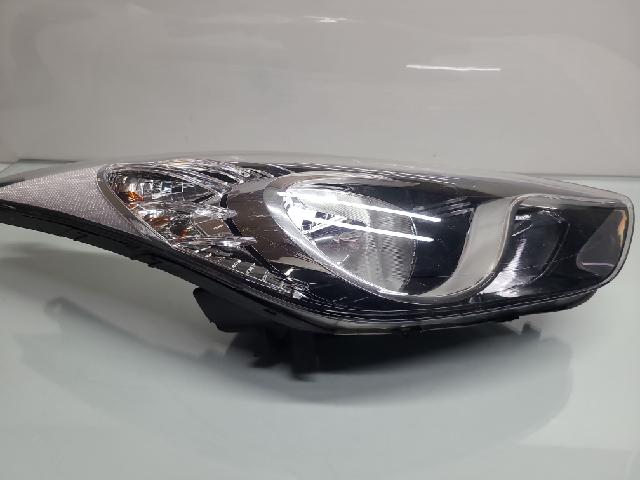 Head Lamp (right)  Hyundai Avante MD