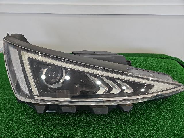 Head Lamp (right)  Hyundai The New Avante AD