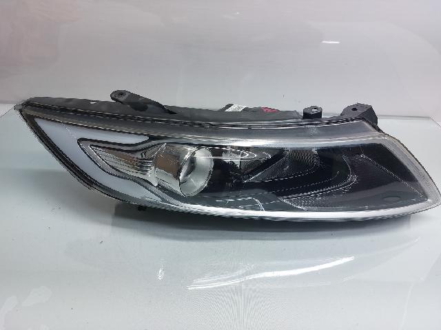 Head Lamp (right)  Kia K5
