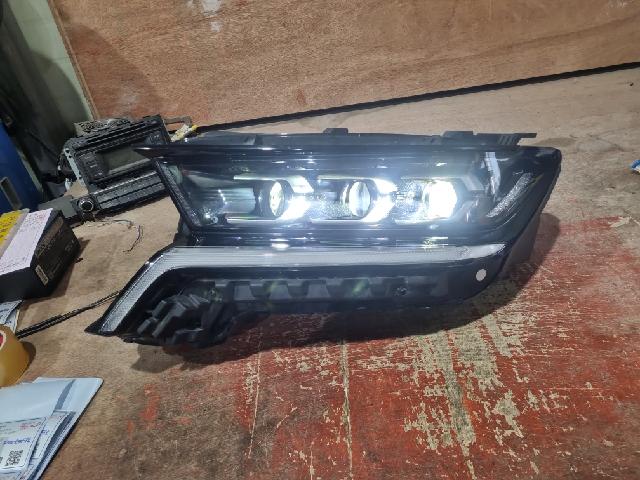 Head Lamp (left)  Kia Sorento4Series