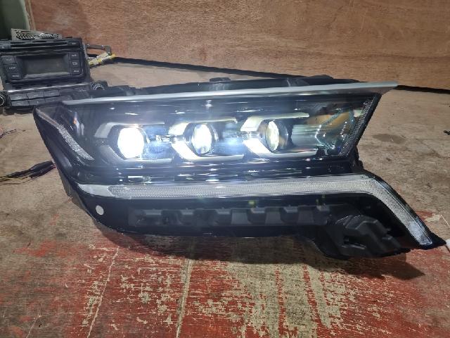 Head Lamp (right)  Kia Sorento4Series Hybrid