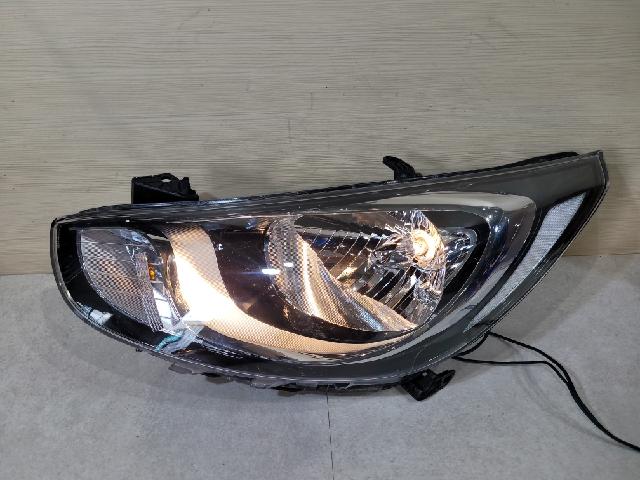 Head Lamp (left)  Hyundai Accent RB