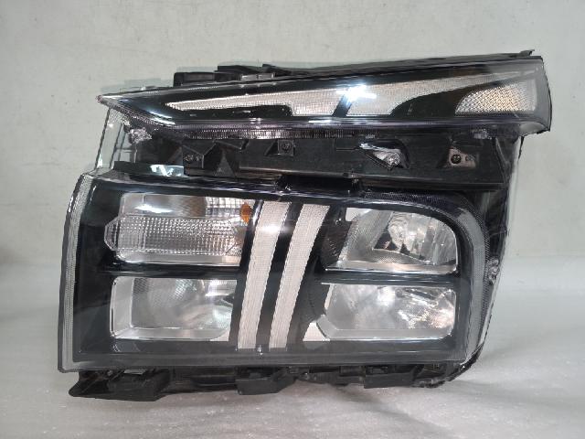 Head Lamp (left)  Hyundai The New Santa Fe