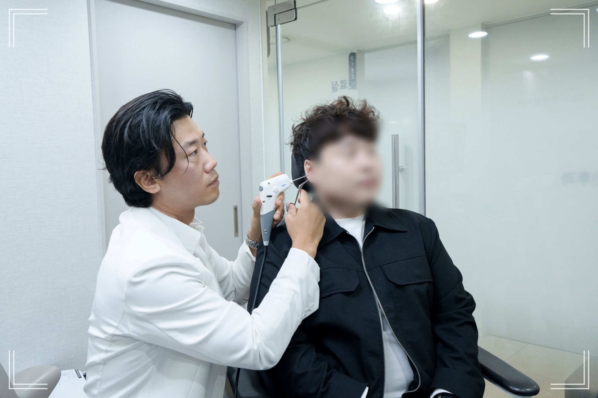 난청 치료 병원 압구정현대이비인후과 귀 검사 장면