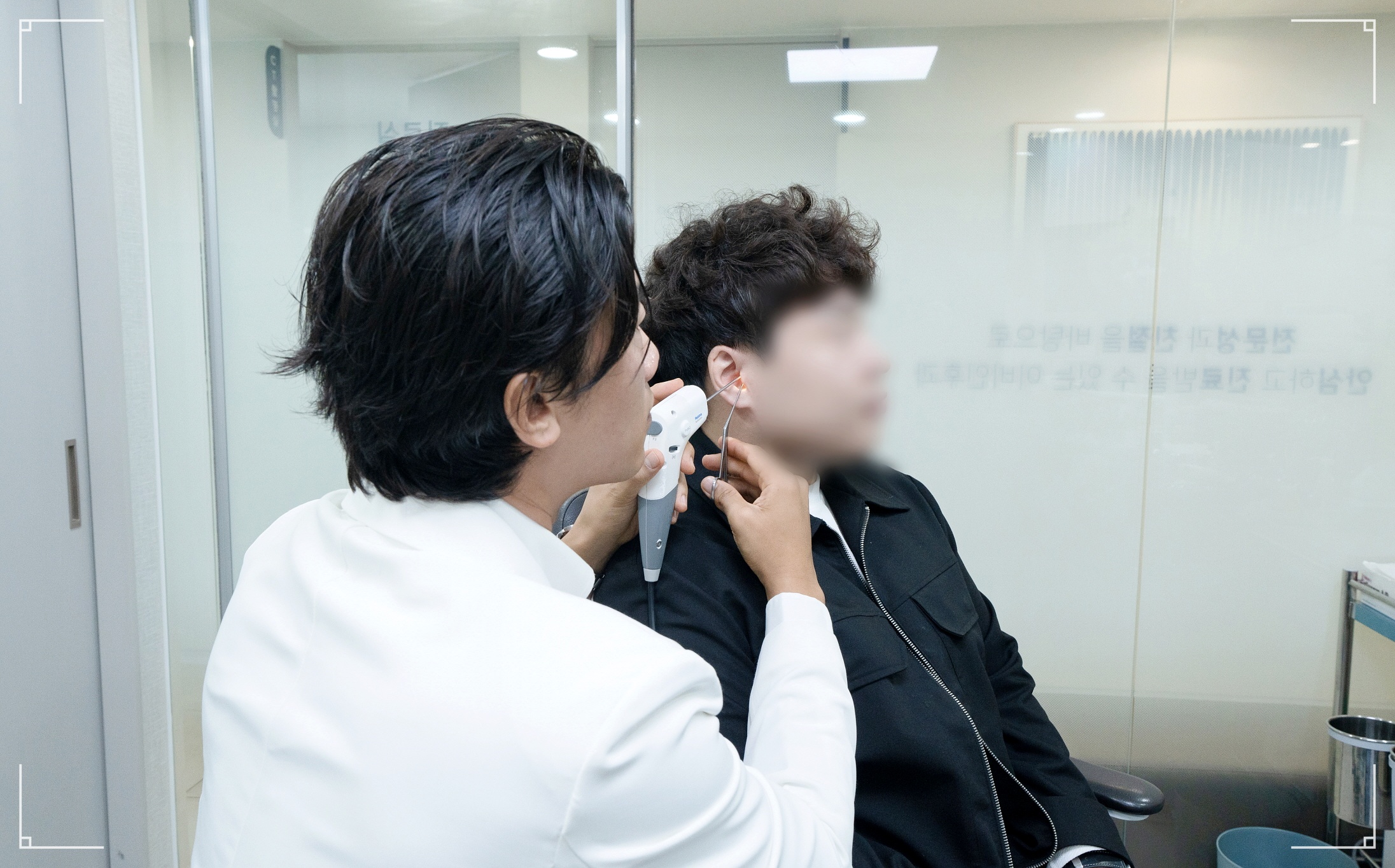 이석증 이비인후과 압구정현대이비인후과 귀 검사 장면