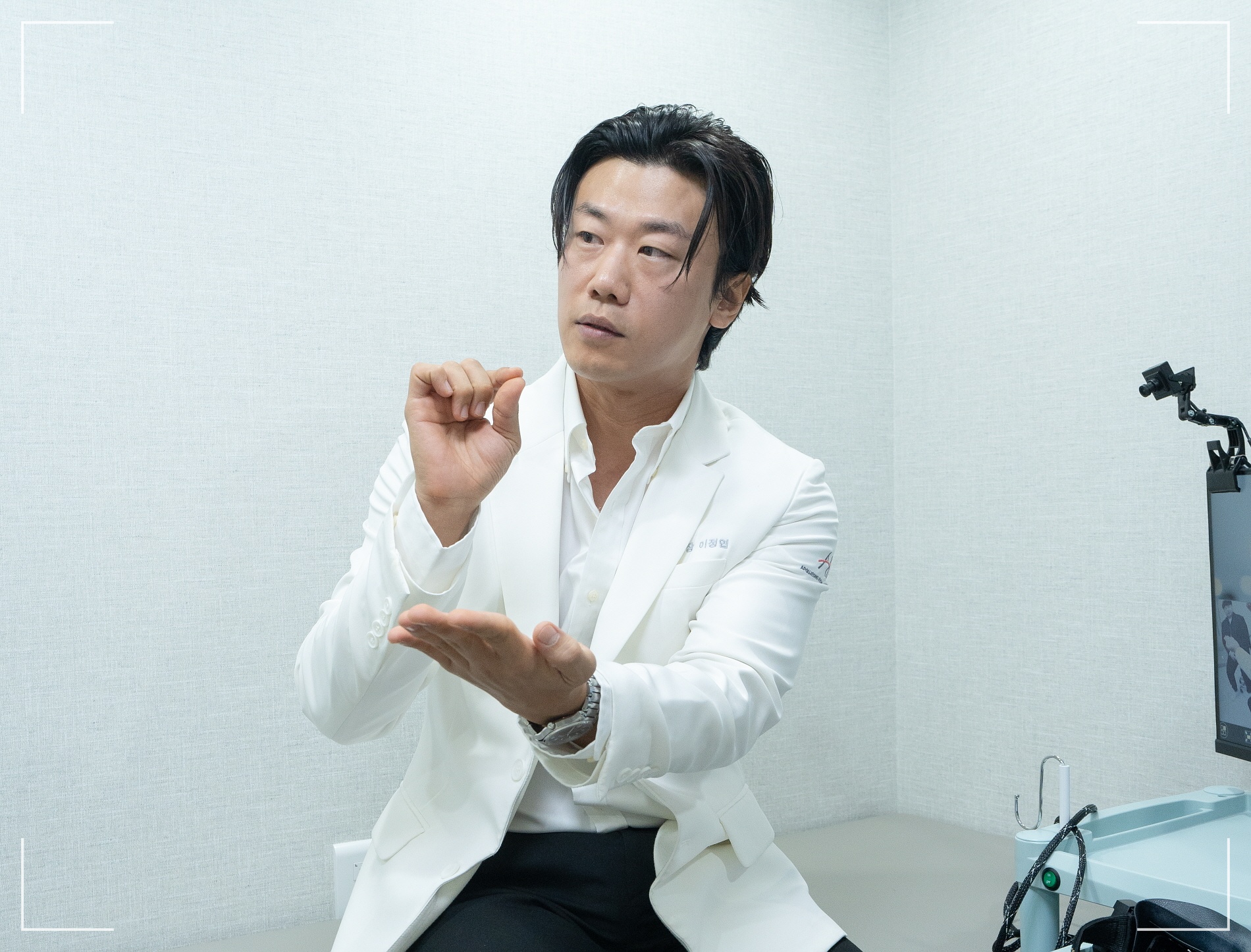 돌발성 난청 치료기간 얼마나? 이비인후과 잘하는곳 추천 압구정현대이비인후과 원장 진료 장면