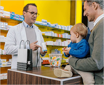 대형 약국 근무 이미지