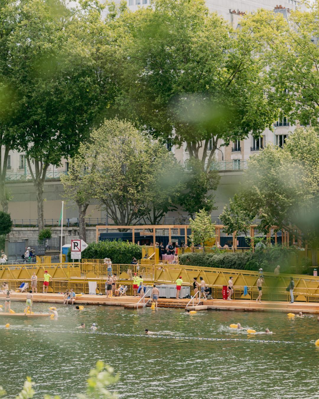 Baignade dans la Seine (Swimming in the Seine)