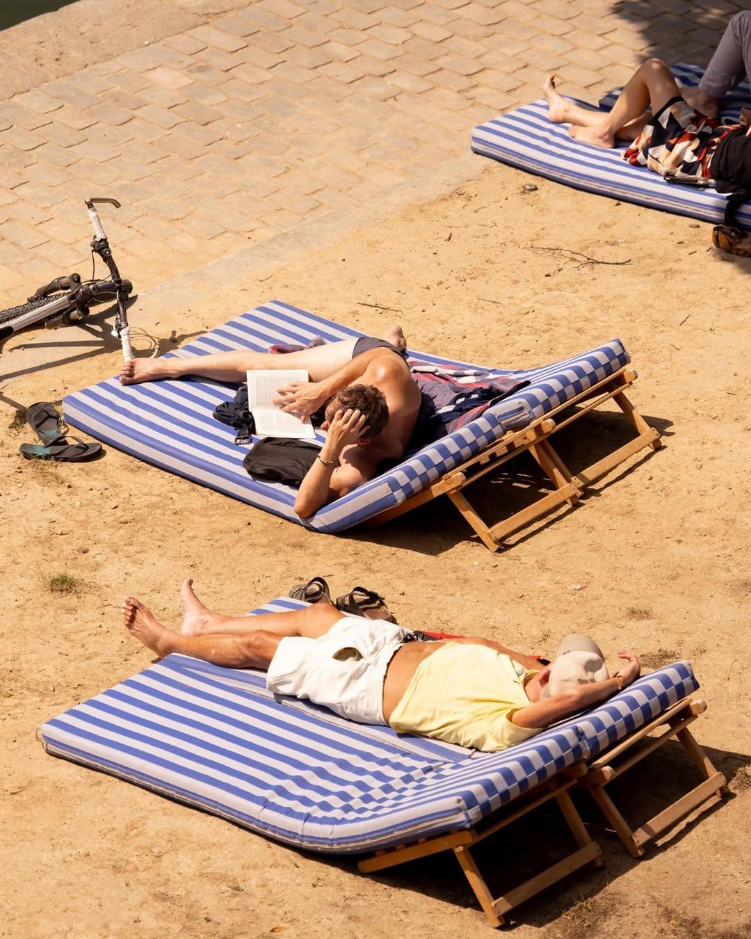 Baignade dans la Seine (Swimming in the Seine)